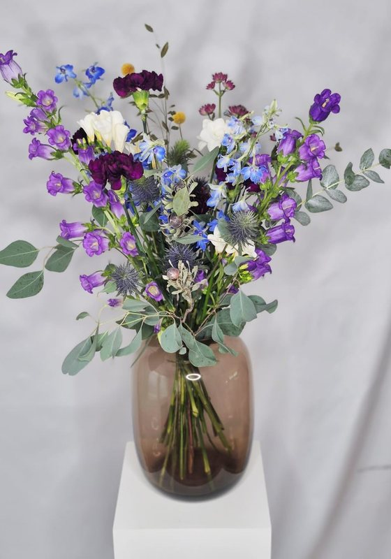 Bouquet in Violett, Blau und Weiß