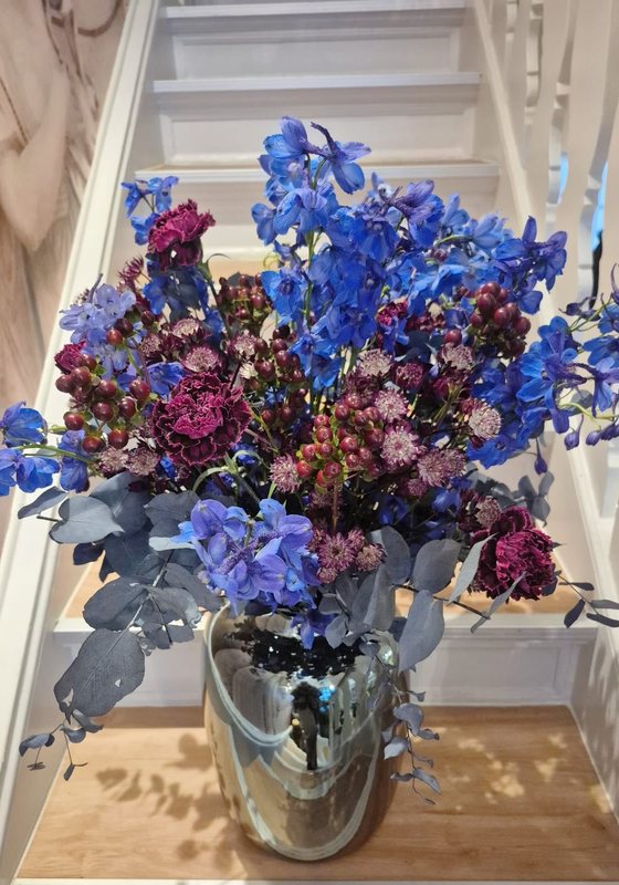 Bouquet in Blau, Violett und Rot